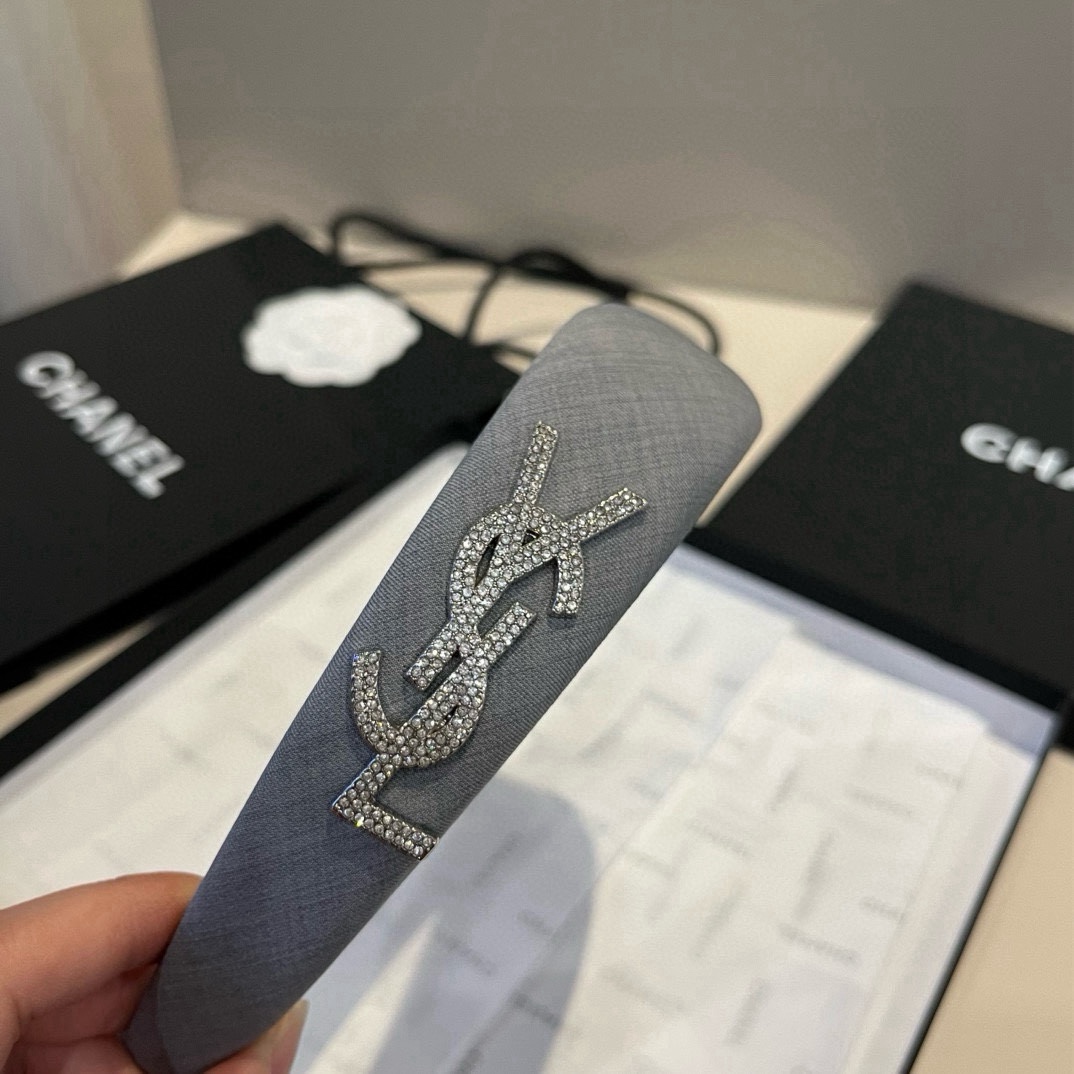 🆕

圣罗兰新款发箍