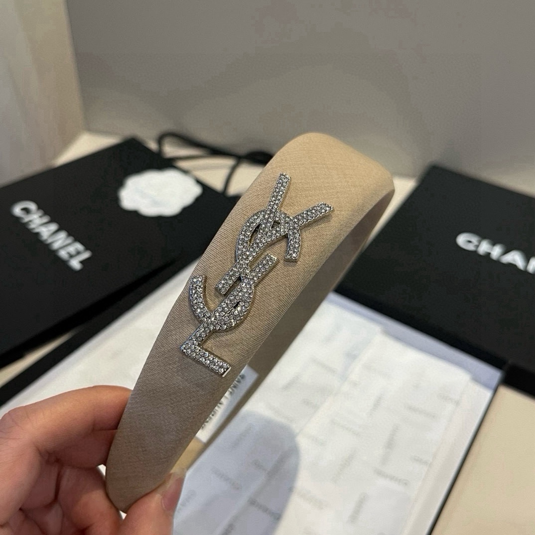 🆕

圣罗兰新款发箍