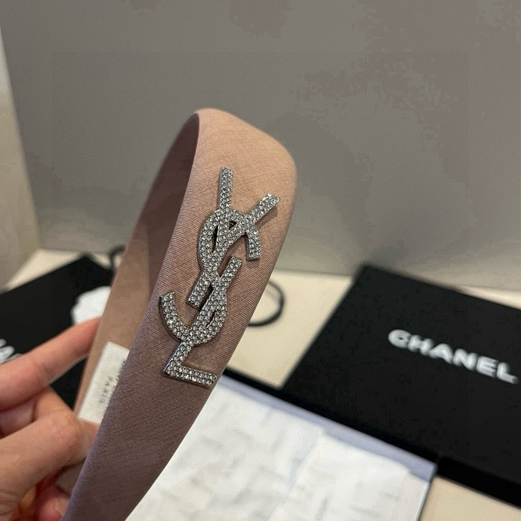 🆕


圣罗兰新款发箍