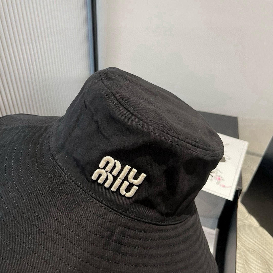 🆕

miumiu缪缪专柜款渔夫帽，高端定制，头围57cm