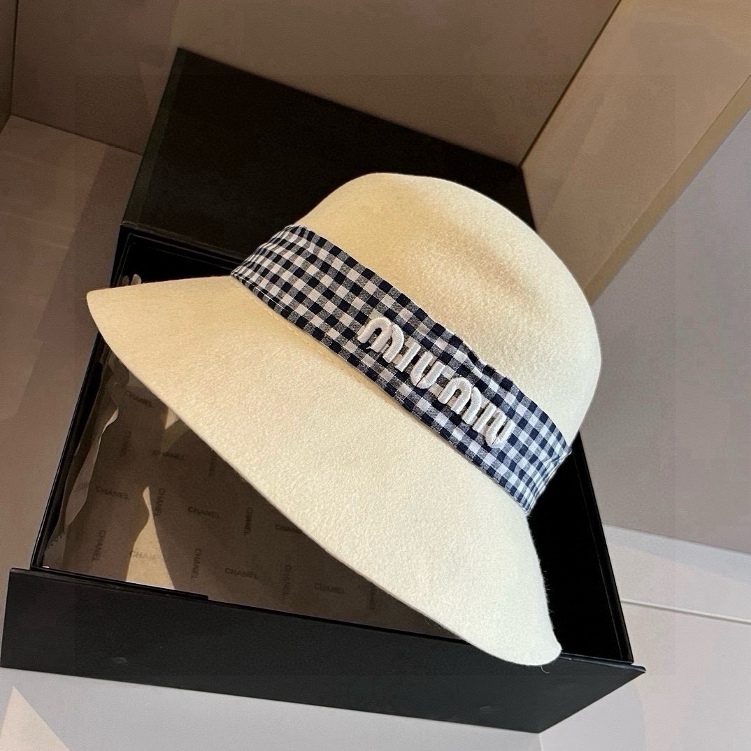 🆕

miumiu缪缪秋冬新款羊毛盆帽，百分百羊毛面料%、头围57cm