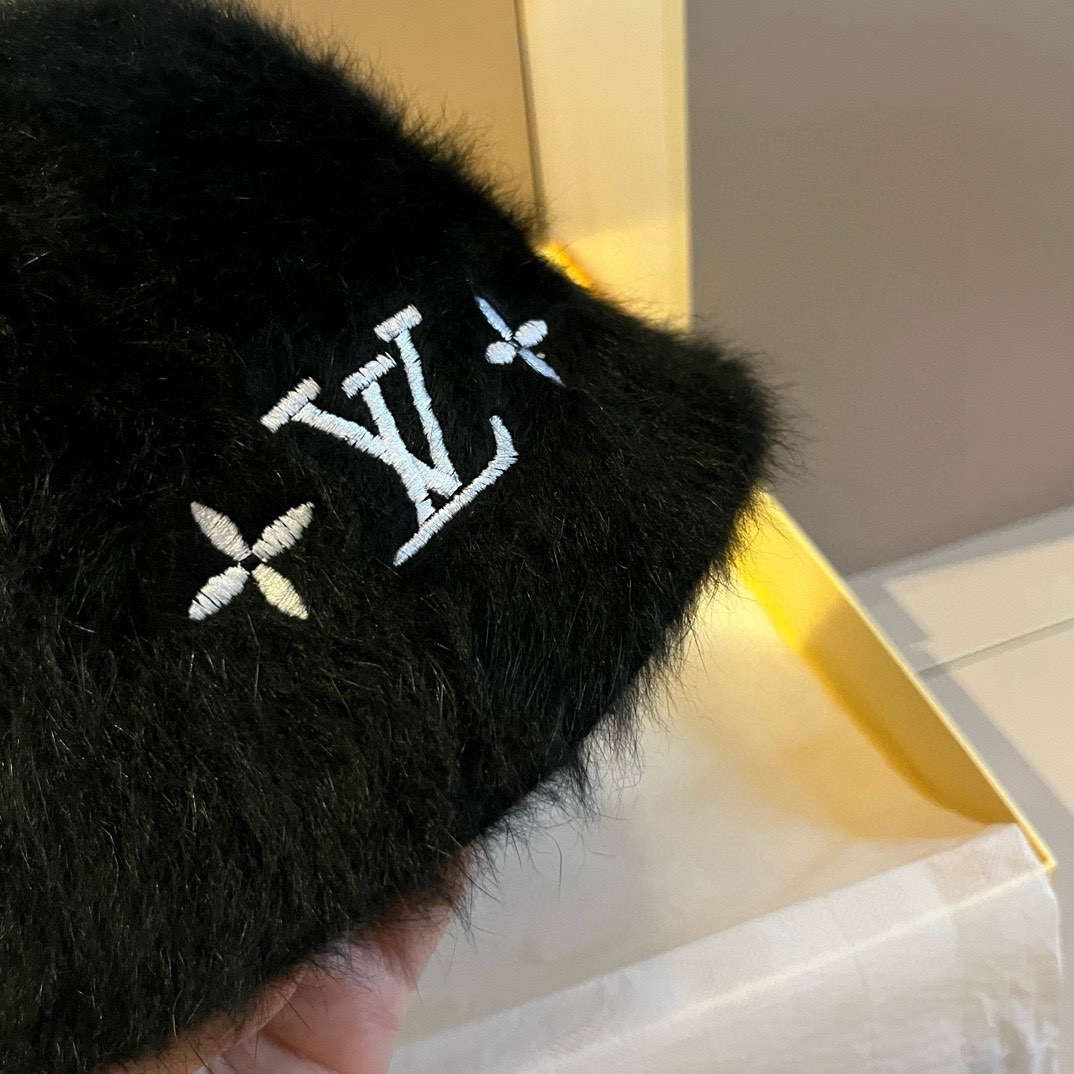🆕

Lv路易威登秋冬新款渔夫帽，手抓帽，可折叠，黑 白两色，头围57cm
