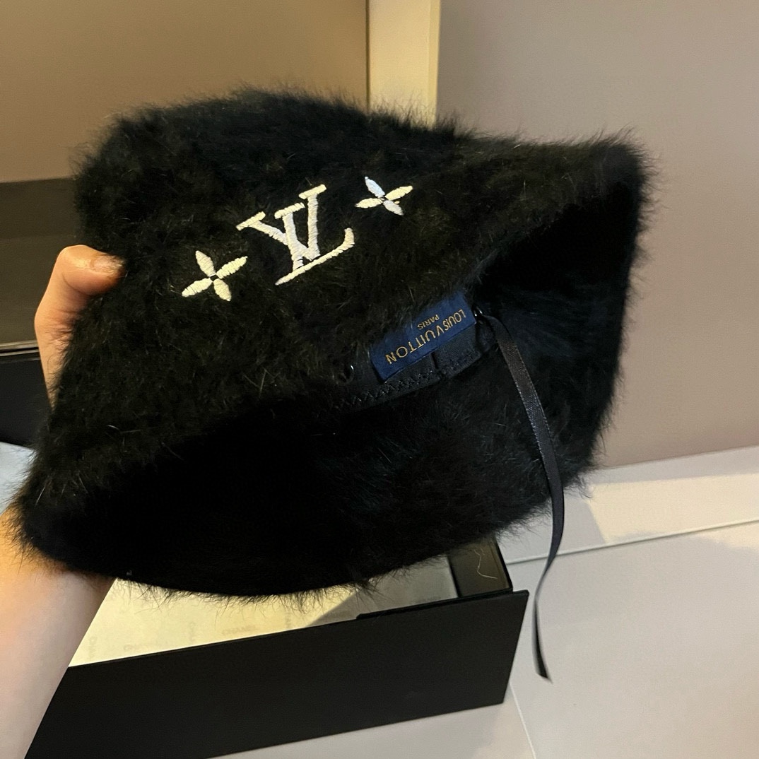 🆕

Lv路易威登秋冬新款渔夫帽，手抓帽，可折叠，黑 白两色，头围57cm