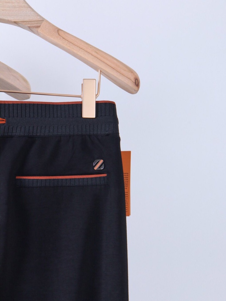 Ermenegildo Zegna 杰尼亚空气层质感长裤休闲裤\n质感老钱男士束腰直筒休闲裤，裤腰罗纹撞