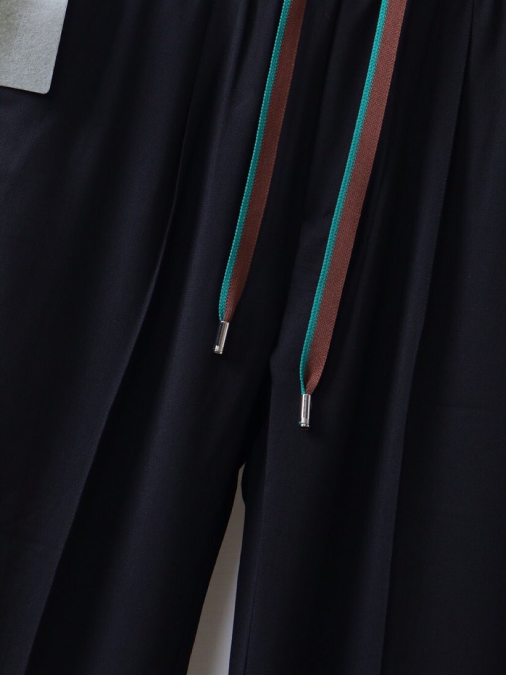 Loro Piana 诺悠翩雅lP🆕 慢跑休闲裤这款混纺慢跑裤的质感格外透气舒适。采用简约修身版型，令腿