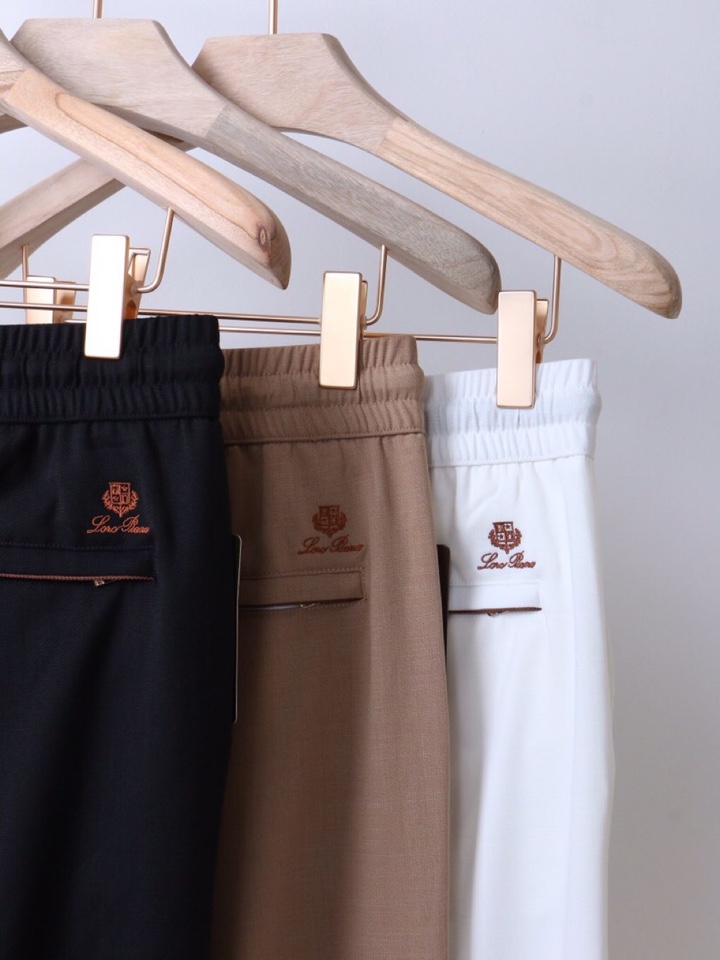 Loro Piana 诺悠翩雅lP🆕 慢跑休闲裤这款混纺慢跑裤的质感格外透气舒适。采用简约修身版型，令腿