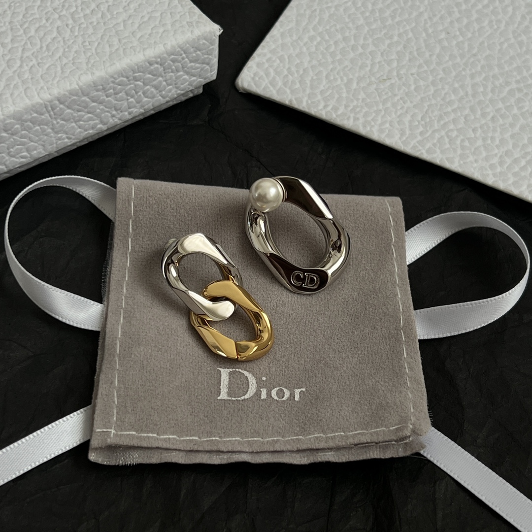 【】👑Dior 迪奥 AB款 耳钉 精选原版一致 黄铜材质 甜美气质高雅。