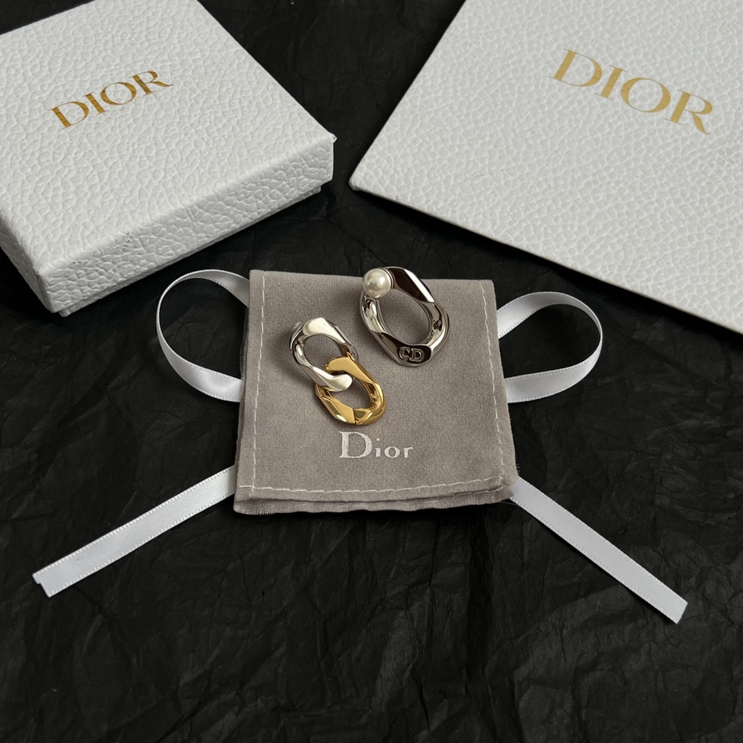 【】👑Dior 迪奥 AB款 耳钉 精选原版一致 黄铜材质 甜美气质高雅。