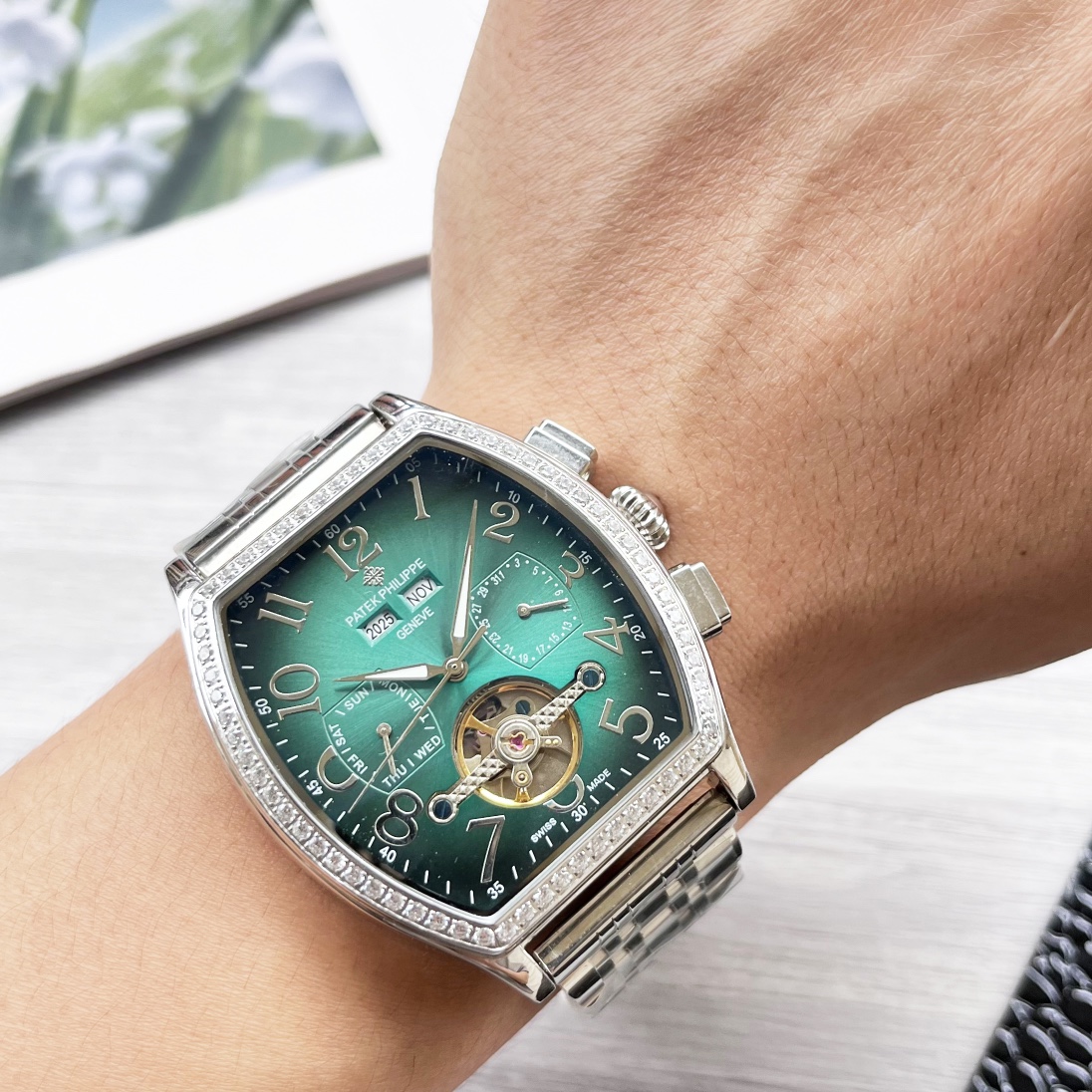 NO:340051,Platinum, new wine barrel products, shockingly launched [Latest] Patek Philippe, multi-functional quality, three-pin large flywheel design [Type] boutique men's watch [Watch strap] real cowhide strap [Movement] high-end fully automatic mechanical movement [Mirror] mineral reinforced glass (more high definition) Elegant taste, vast and atmospheric, ingenious, wrist treasure, size diameter 42mm thick 12.5mm, hot sale!  Welcome to reprint!  ,,patek philippe,cowhide19860909白金 酒桶新品 震撼上市【最新】百达翡丽 多功能精品,三针大飞轮设计【类型】精品男士腕表【表带】真牛皮表带【机芯】高端全自动机械机芯【镜面】矿物质强化玻璃（更高清） 品味高雅 浩瀚大气 匠心独运 腕间瑰宝 尺寸直径42mm厚12.5mm热卖上市！欢迎转载！,,patek philippe,cowhide,Watch