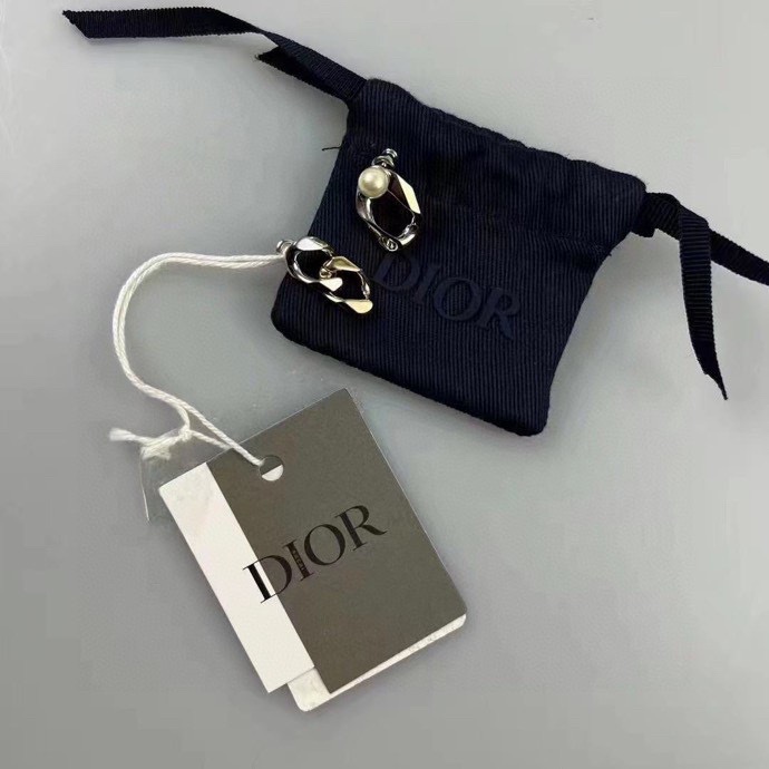 【】👑Dior 迪奥 AB款 耳钉 精选原版一致 黄铜材质 甜美气质高雅。