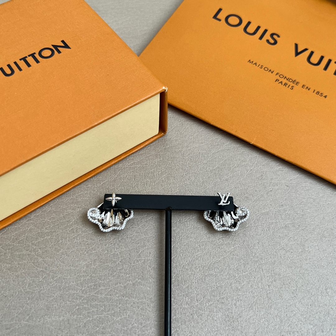 【】🔥新款🔥LV 耳钉🔹🔹Louis Vuitton 路易威登🔹专柜一致材质 火爆款出货 设计独特 复古