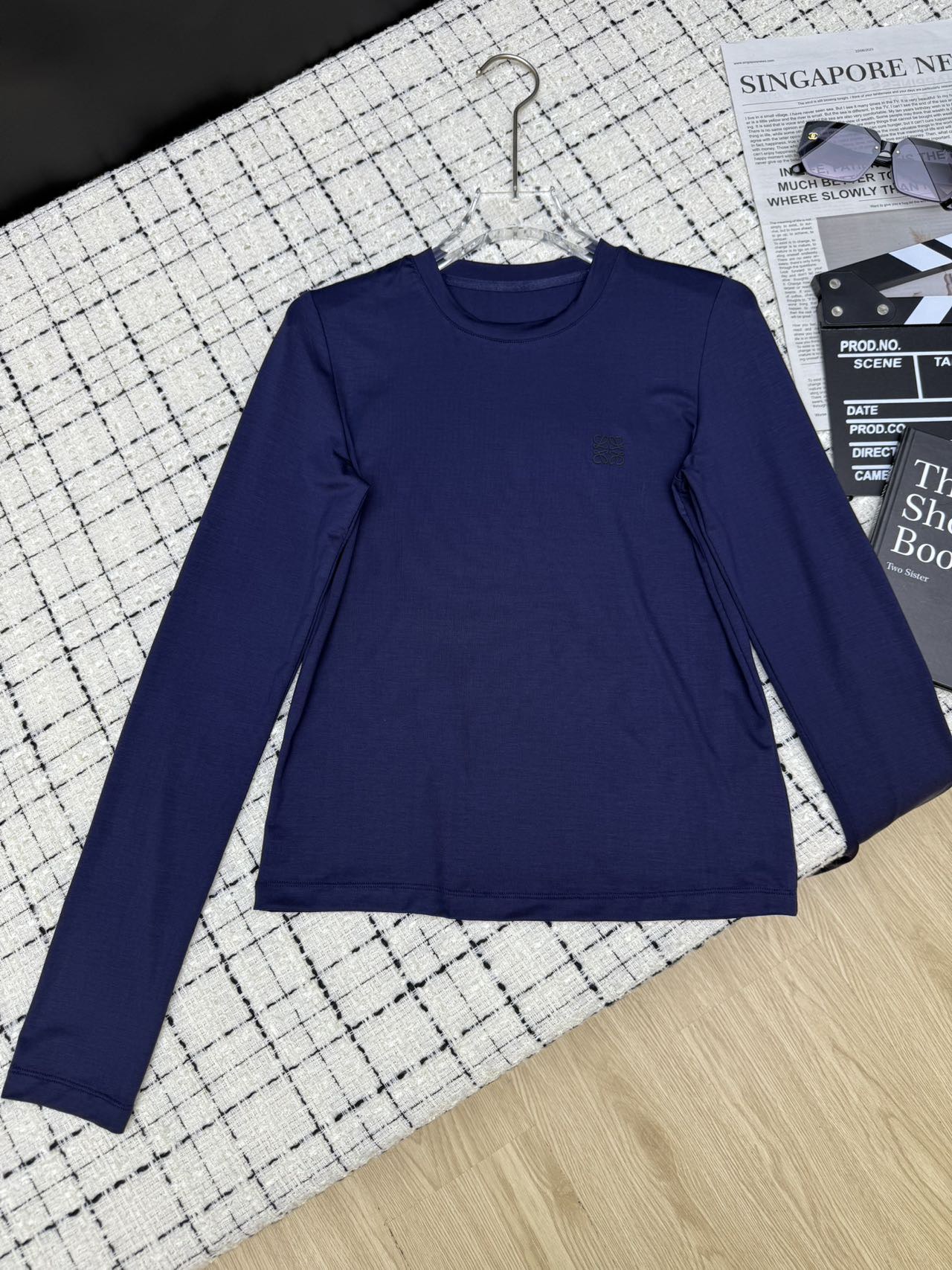 NO:476129,Loew*25 autumn and winter new style, hot stamping logo long-sleeved T-shirt, casual recommendation, daily necessities, single wear, base is OK, simple and fashionable look, the colors are very versatile, the style hides the flesh and makes you look slimming 7 colors SML,,loewe,tees, t-shirt,alexander wang19860909Loew*25秋冬新款 烫印logo长袖T恤 休闲推荐 日常必备款 单穿打底都OK 简洁和时髦look 颜色非常百搭 版型藏肉显瘦 7色SML,,loewe,tees，t-shirt,alexander wang,Women's clothing