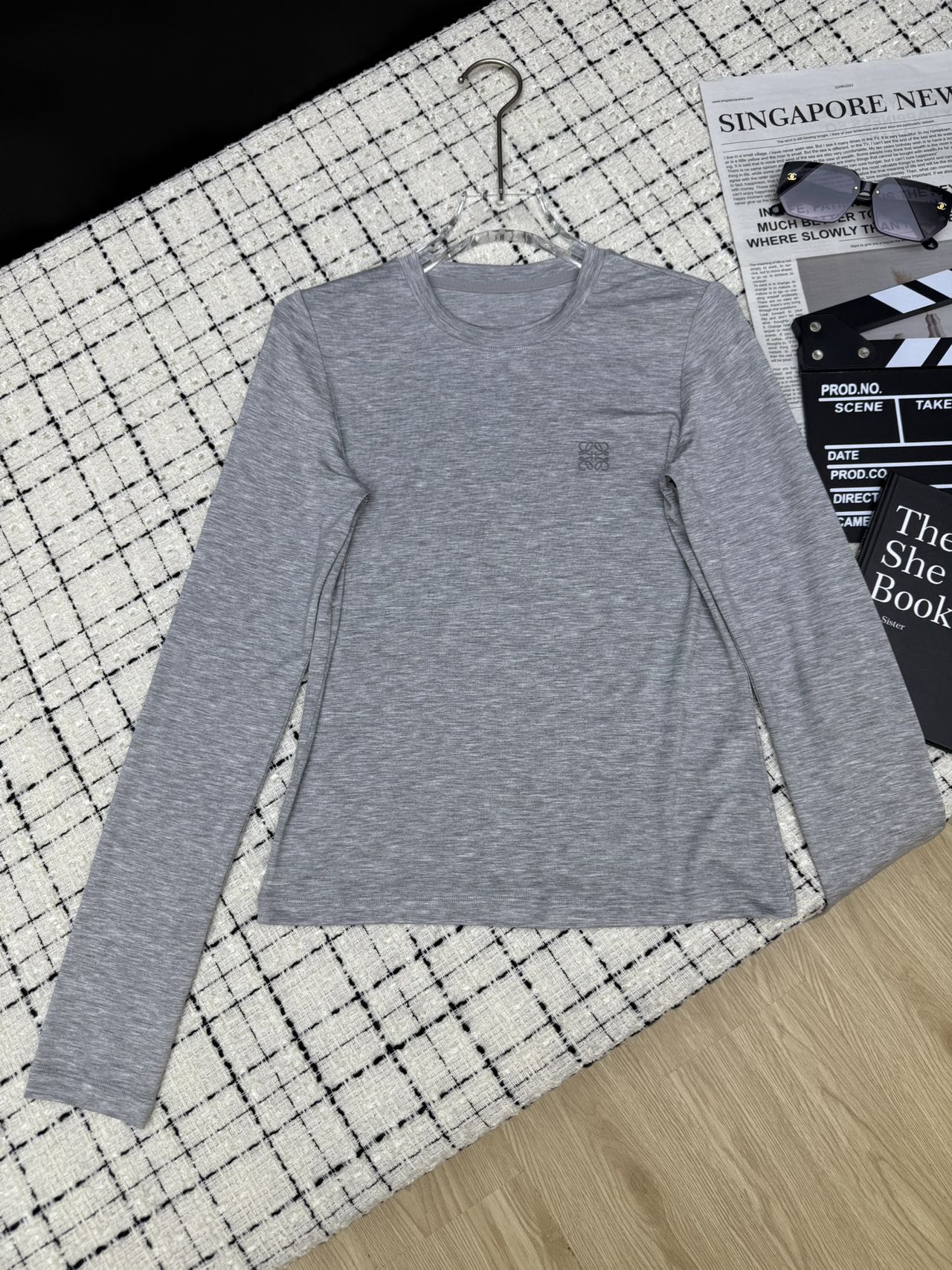 NO:476151,Loew*25 autumn and winter new style, hot stamping logo long-sleeved T-shirt, casual recommendation, daily necessities, single wear, base is OK, simple and fashionable look, the colors are very versatile, the style hides the flesh and makes you look slimming 7 colors SML,,loewe,tees, t-shirt,alexander wang19860909Loew*25秋冬新款 烫印logo长袖T恤 休闲推荐 日常必备款 单穿打底都OK 简洁和时髦look 颜色非常百搭 版型藏肉显瘦 7色SML,,loewe,tees，t-shirt,alexander wang,Women's clothing