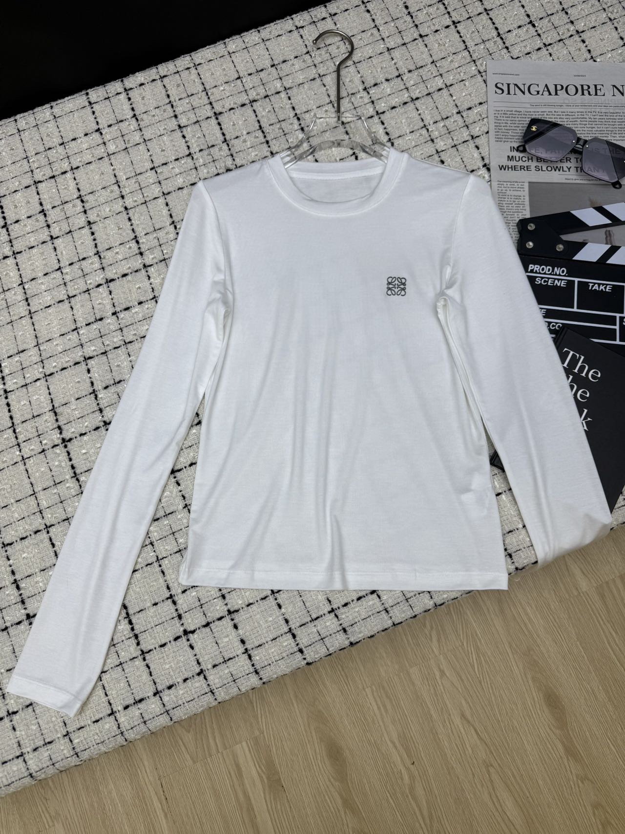 NO:476106,Loew*25 autumn and winter new style, hot stamping logo long-sleeved T-shirt, casual recommendation, daily necessities, single wear, base is OK, simple and fashionable look, the colors are very versatile, the style hides the flesh and makes you look slimming 7 colors SML,,loewe,tees, t-shirt,alexander wang19860909Loew*25秋冬新款 烫印logo长袖T恤 休闲推荐 日常必备款 单穿打底都OK 简洁和时髦look 颜色非常百搭 版型藏肉显瘦 7色SML,,loewe,tees，t-shirt,alexander wang,Women's clothing