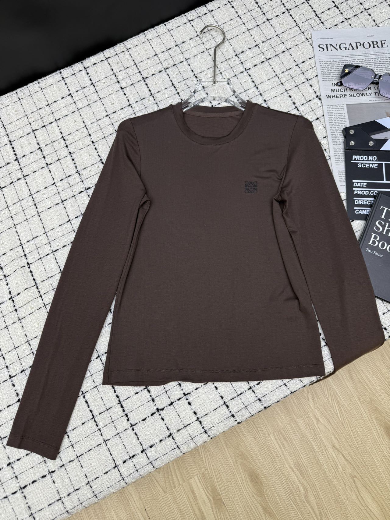 NO:476116,Loew*25 autumn and winter new style, hot stamping logo long-sleeved T-shirt, casual recommendation, daily necessities, single wear, base is OK, simple and fashionable look, the colors are very versatile, the style hides the flesh and makes you look slimming 7 colors SML,,loewe,tees, t-shirt,alexander wang19860909Loew*25秋冬新款 烫印logo长袖T恤 休闲推荐 日常必备款 单穿打底都OK 简洁和时髦look 颜色非常百搭 版型藏肉显瘦 7色SML,,loewe,tees，t-shirt,alexander wang,Women's clothing