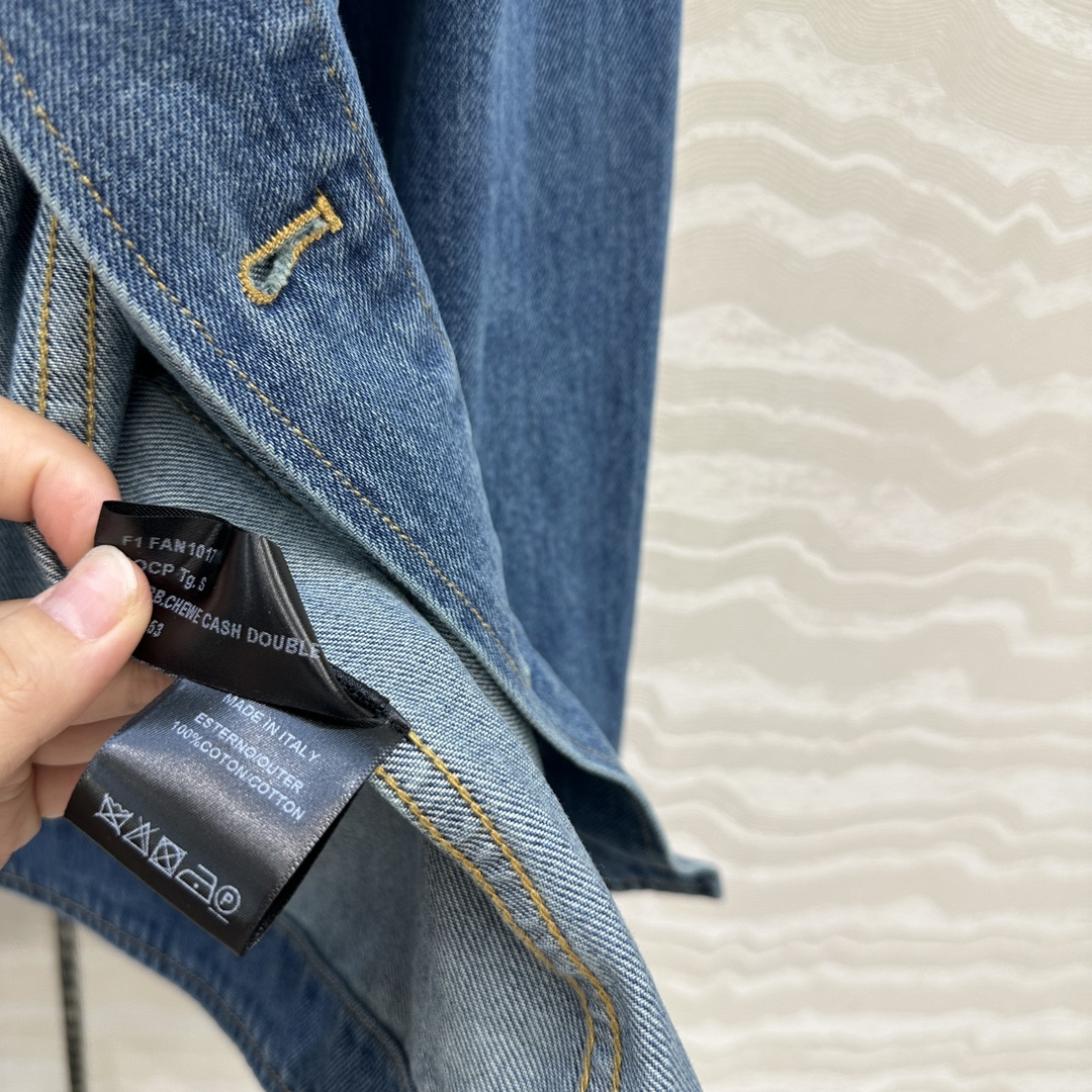 独家首发！高端原单品质❤️lP🆕高智感穿搭！老钱风氛围感户外夹克牛仔外套。原浆复古水洗蓝牛仔。经典拼接灯