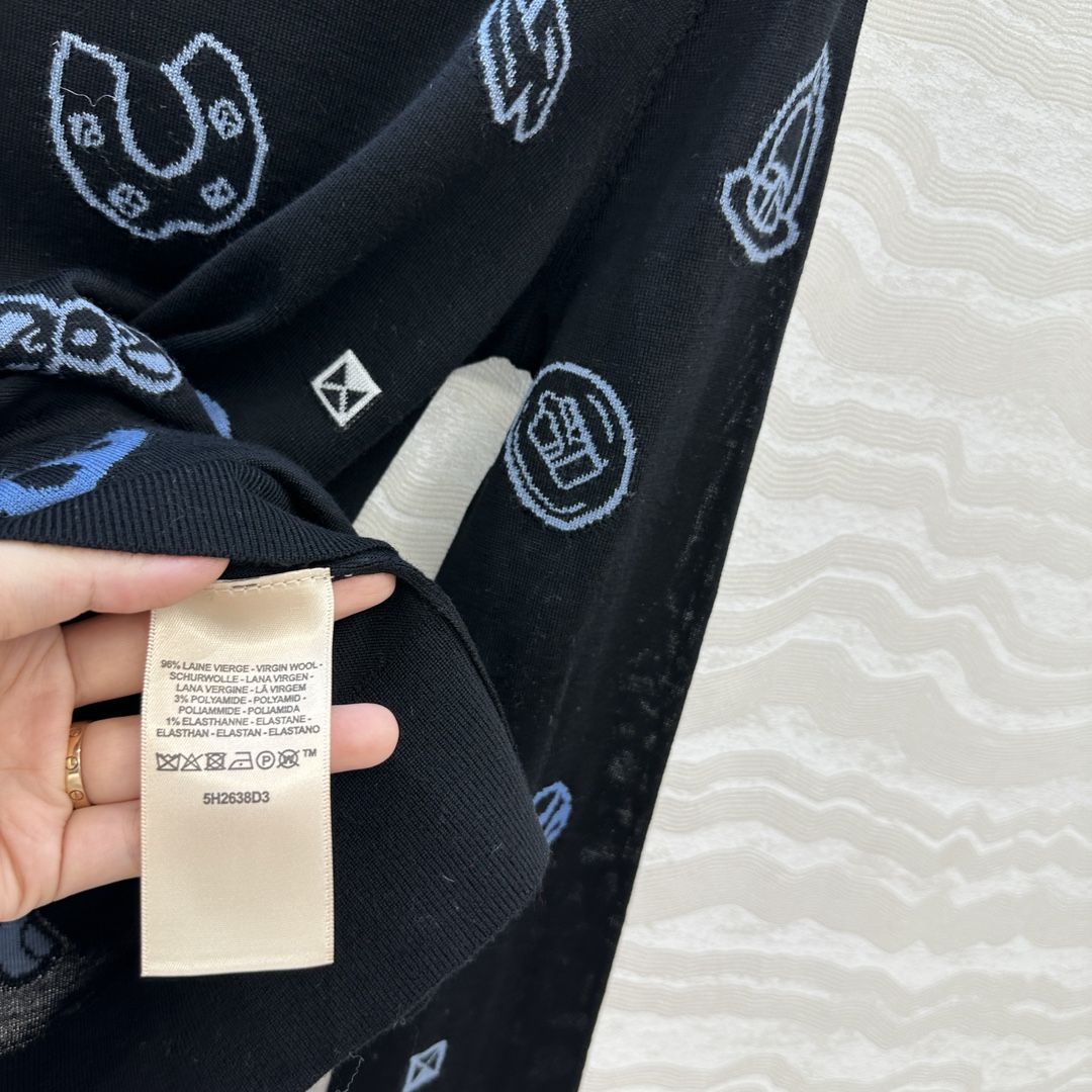 独家首发，原单品质❤️H高智感穿搭！早秋新品提花长袖上衣！18针进口100%羊毛纱线细腻柔软的手感无敌赞