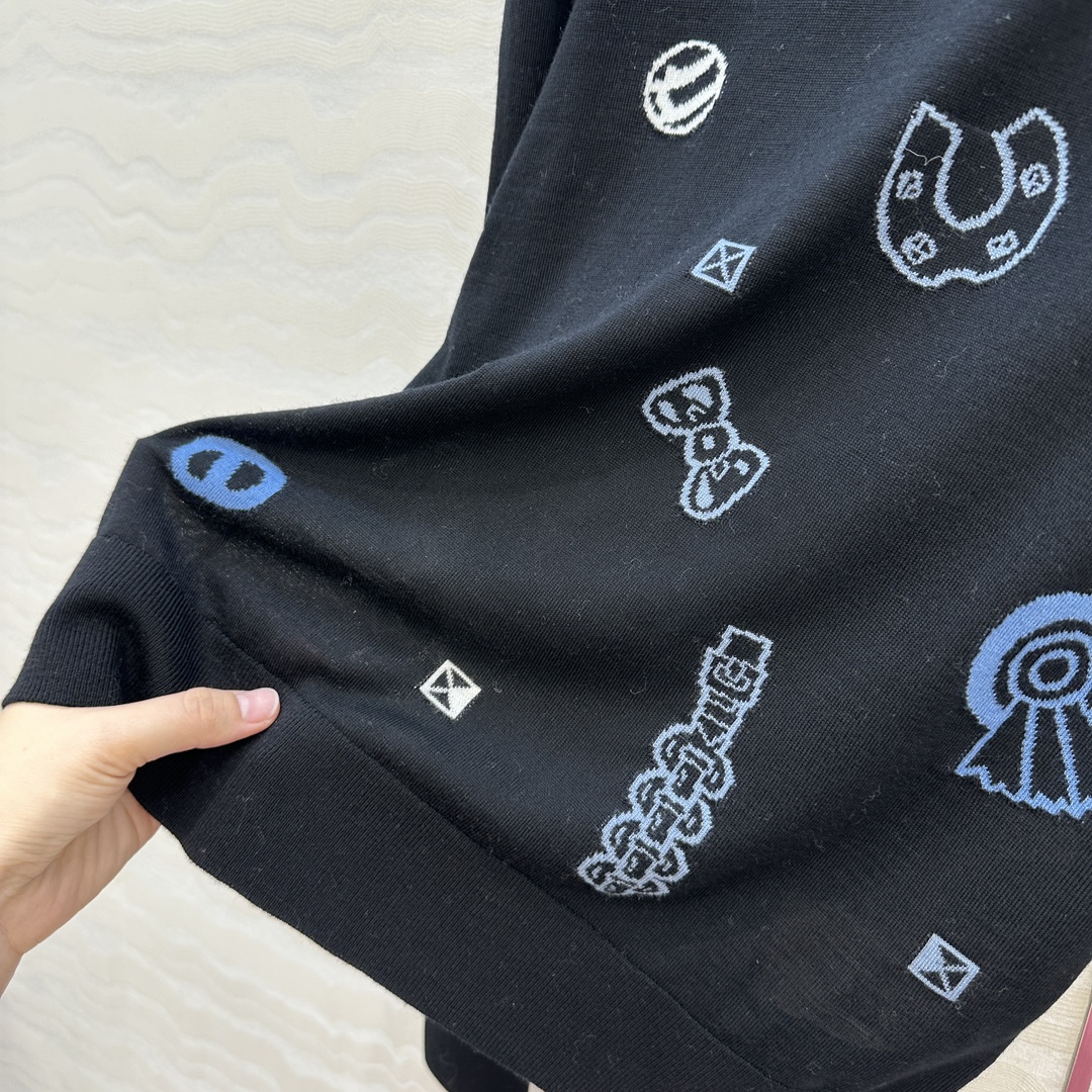 独家首发，原单品质❤️H高智感穿搭！早秋新品提花长袖上衣！18针进口100%羊毛纱线细腻柔软的手感无敌赞