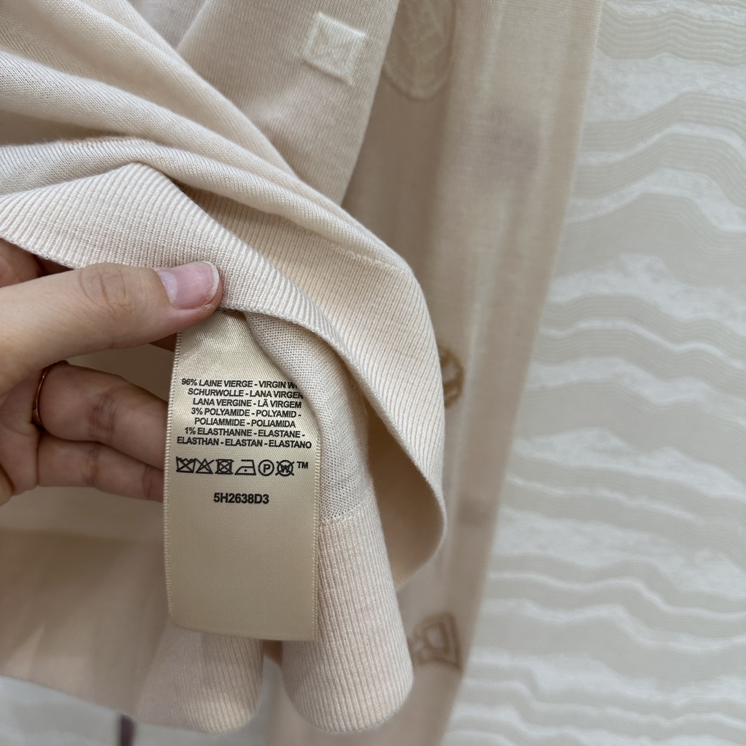 独家首发，原单品质❤️H高智感穿搭！早秋新品提花长袖上衣！18针进口100%羊毛纱线细腻柔软的手感无敌赞