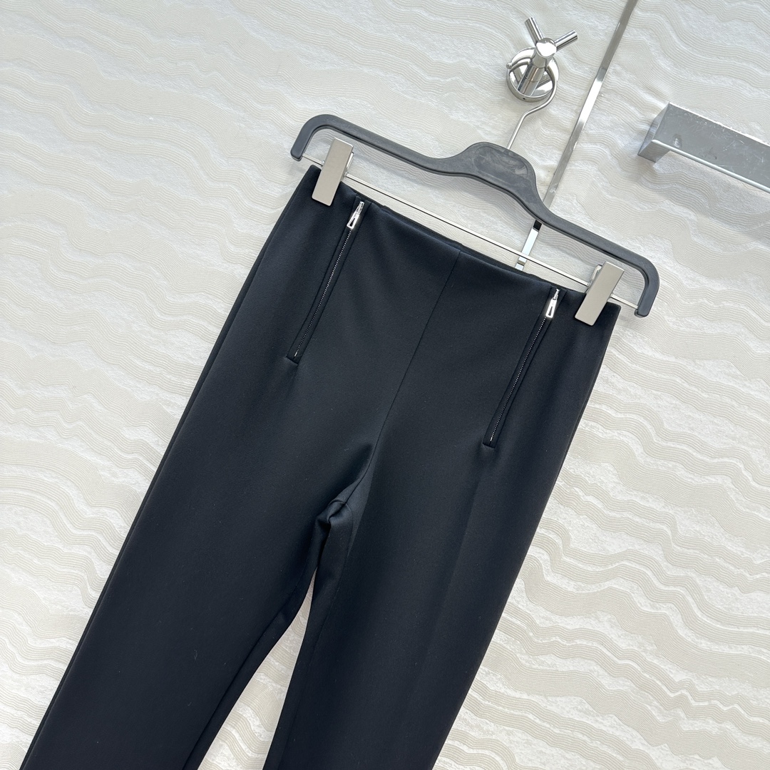 独家首发，原单品质❤️H高智感穿搭！包容感超强的神裤来袭！本季必入马术风双拉链直筒裤。中高腰开叉裤脚设计