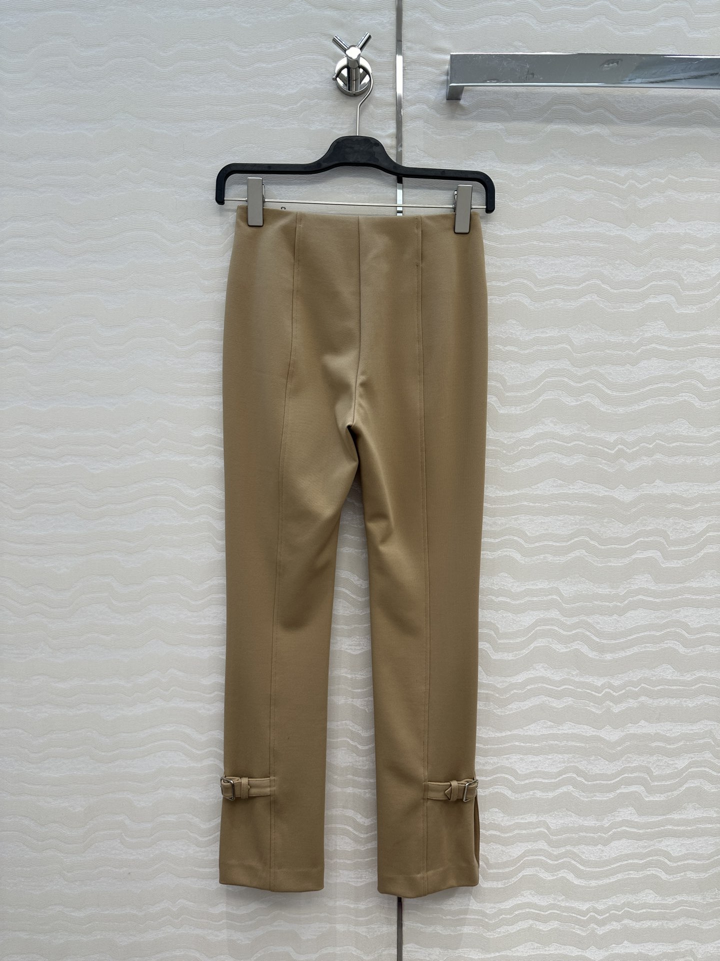 独家首发，原单品质❤️H高智感穿搭！包容感超强的神裤来袭！本季必入马术风双拉链直筒裤。中高腰开叉裤脚设计