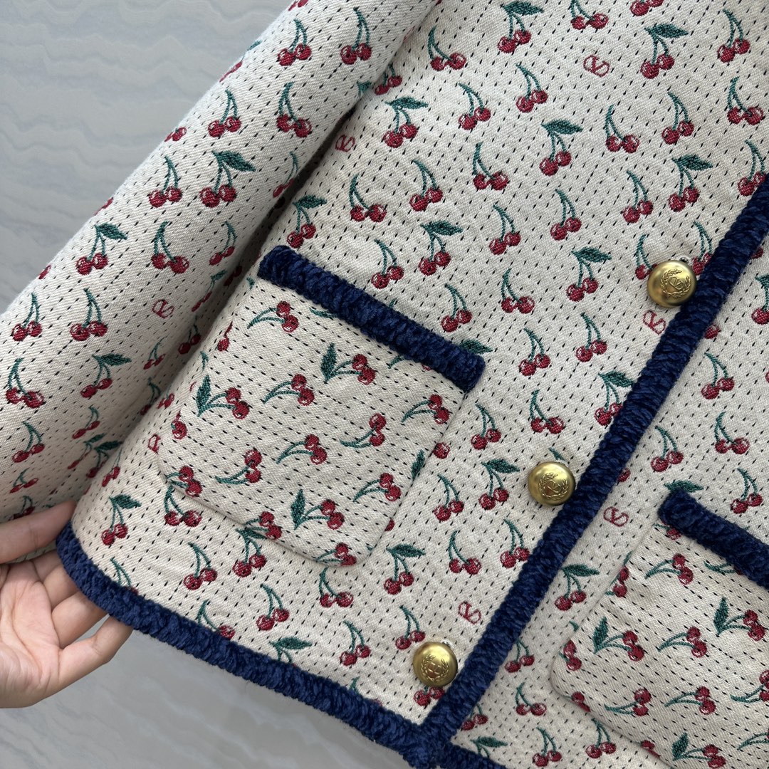 独家首发❤️原单品质❤️V系财阀千金穿搭！白富美必入～蔡依琳同款，车厘子🍒宫廷风夹克外套！高定提花刺绣面