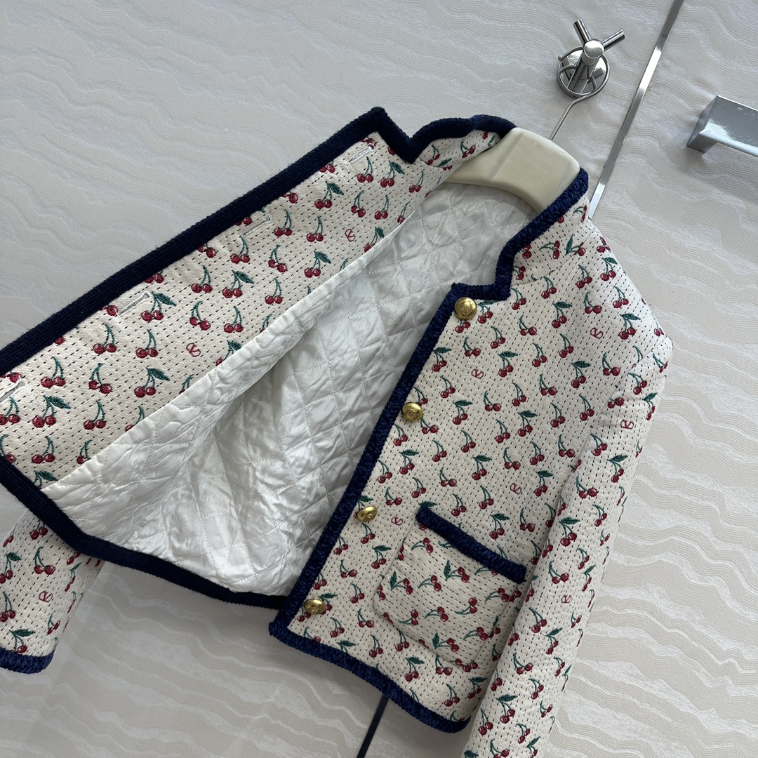 独家首发❤️原单品质❤️V系财阀千金穿搭！白富美必入～蔡依琳同款，车厘子🍒宫廷风夹克外套！高定提花刺绣面