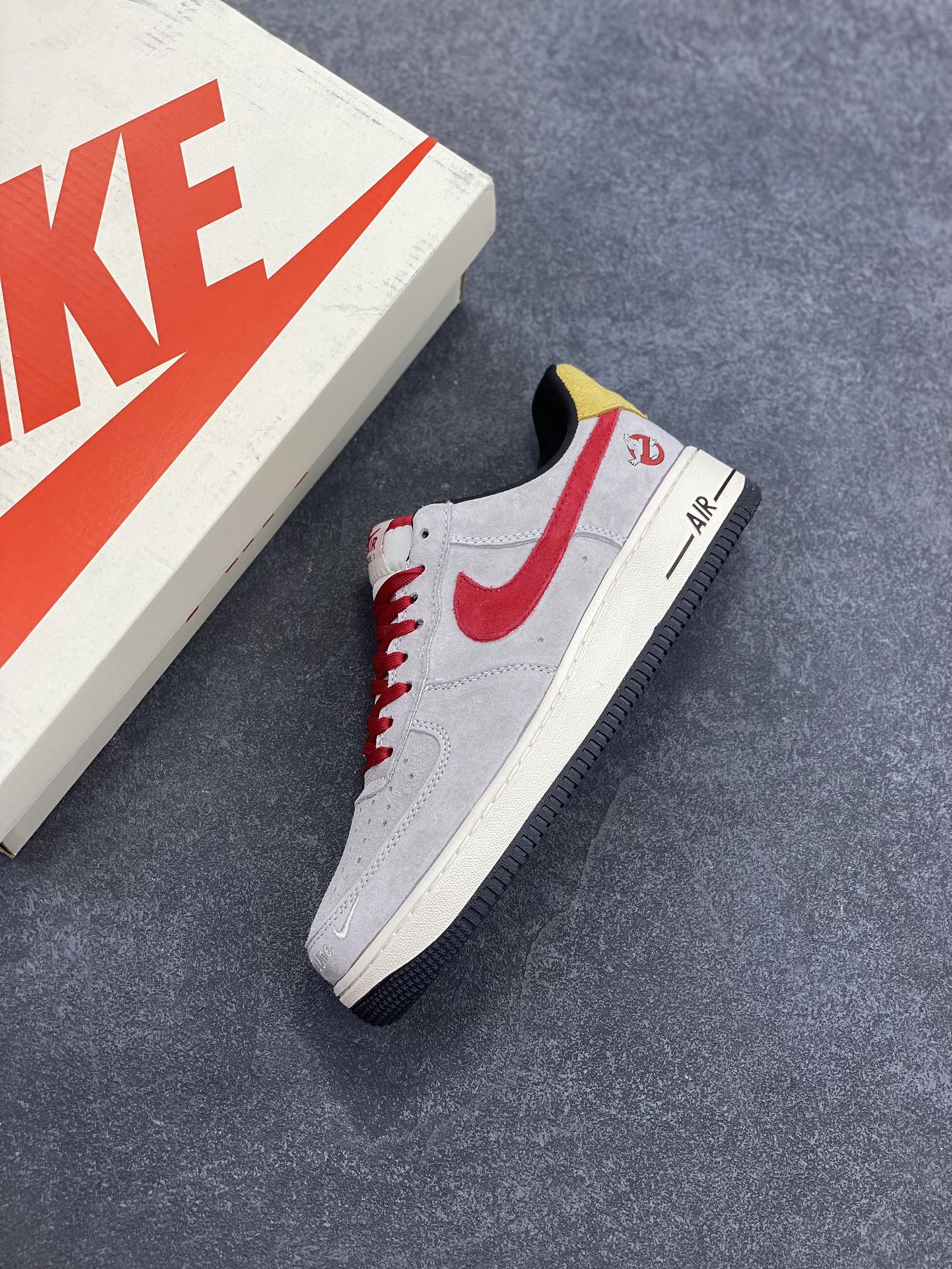 图片[7]-NIke Air Force 1 \’07 Low “万圣节联名–红灰猪八”空军一号 低帮 运动鞋 休闲鞋 折边针车 工艺难度大 原楦头原纸板 原装鞋盒 定制五金配件 内置全掌气垫 原厂鞋底 货号：KK1988-020 尺码：36 36.5 37.5 38 38.5 39 40 40.5 41 42 42.5 43 44 44.5 45-选品中心
