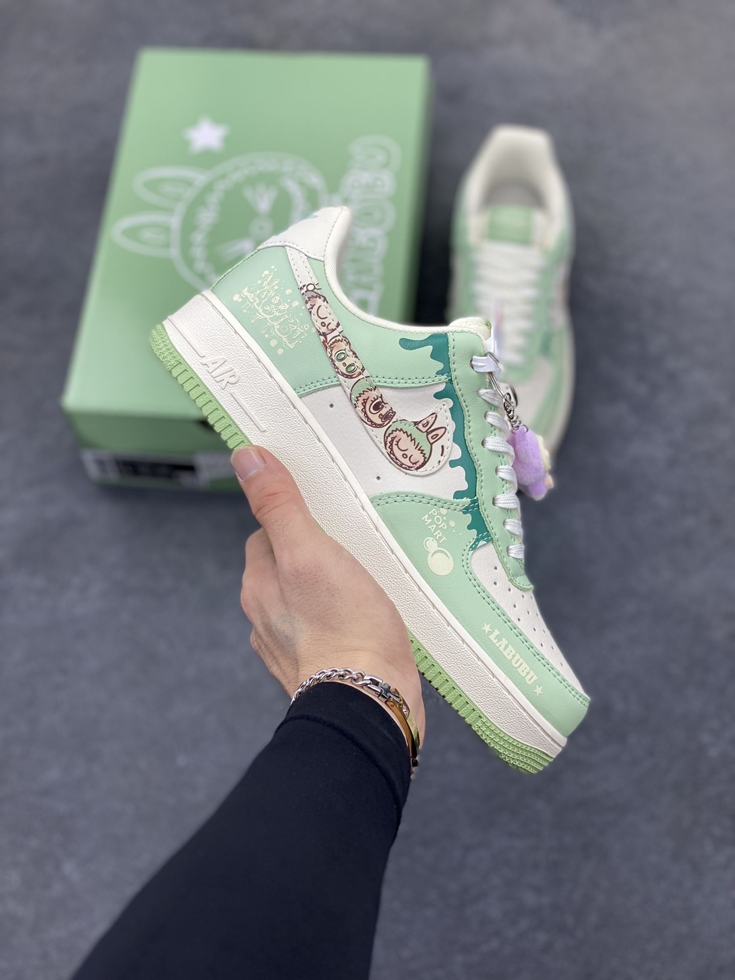 NIke Air Force 1 \'07 Low “米绿拉布布”空军一号 低帮 运动鞋 休闲鞋 折边针车 工艺难度大 原楦头原纸板 原装鞋盒 定制五金配件 内置全掌气垫 原厂鞋底 货号：KB1688-007 尺码：36 36.5 37.5 38 38.5 39 40 40.5 41 42 42.5 43 44 44.5 45-选品中心