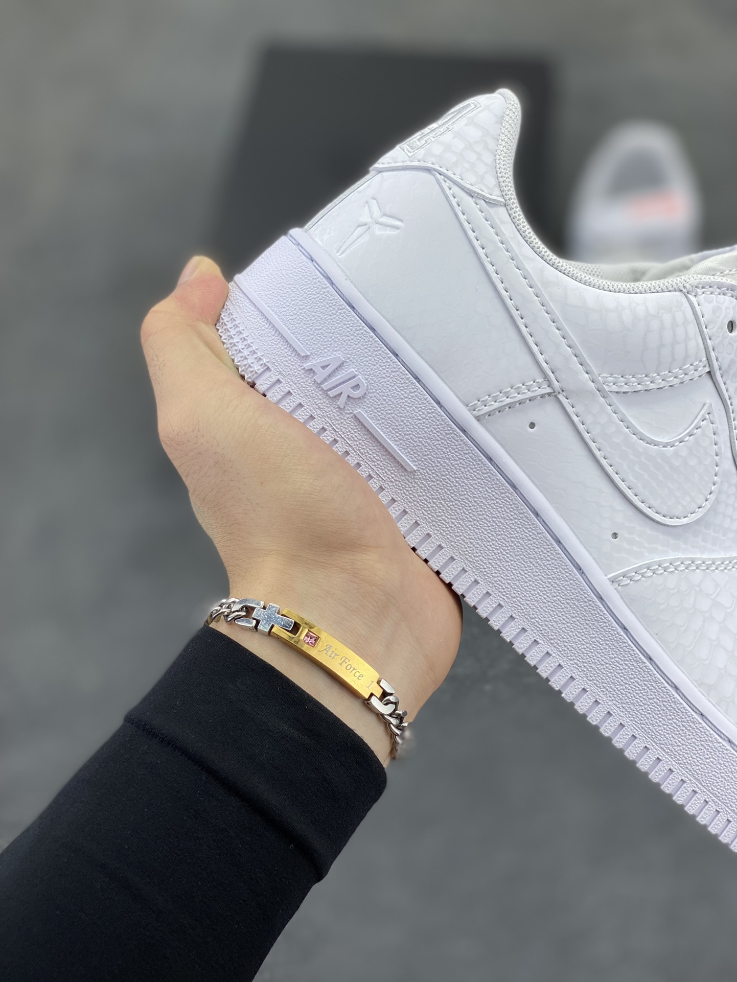 图片[6]-Nike Air Force 1 Low 科比 空军一号低帮运动休闲板鞋 原楦头原纸板 打造纯正空军版型 专注外贸渠道 全掌内置蜂窝气垫 原盒配件 原厂中底钢印、拉帮完美 货号：IB0018-100 尺码：36 36.5 37.5 38 38.5 39 40 40.5 41 42 42.5 43 44 44.5 45-选品中心