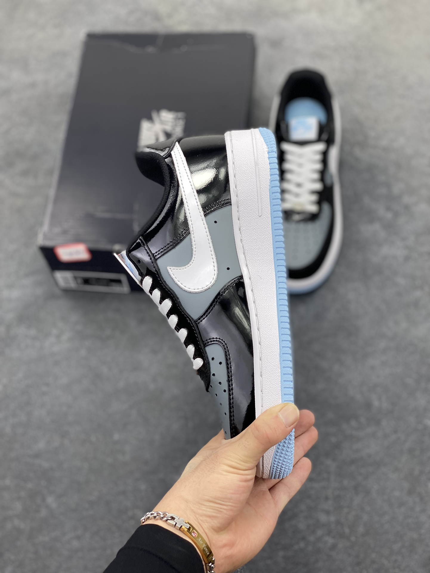 图片[3]-Nike Air Force 1 Low 镜面黑灰白 空军一号低帮运动休闲板鞋 原楦头原纸板 打造纯正空军版型#专注外贸渠道 全掌内置蜂窝气垫 #原盒配件 原厂中底钢印、拉帮完美 货号：IB7676-001 尺码：36 36.5 37.5 38 38.5 39 40 40.5 41 42 42.5 43 44 44.5 45-选品中心