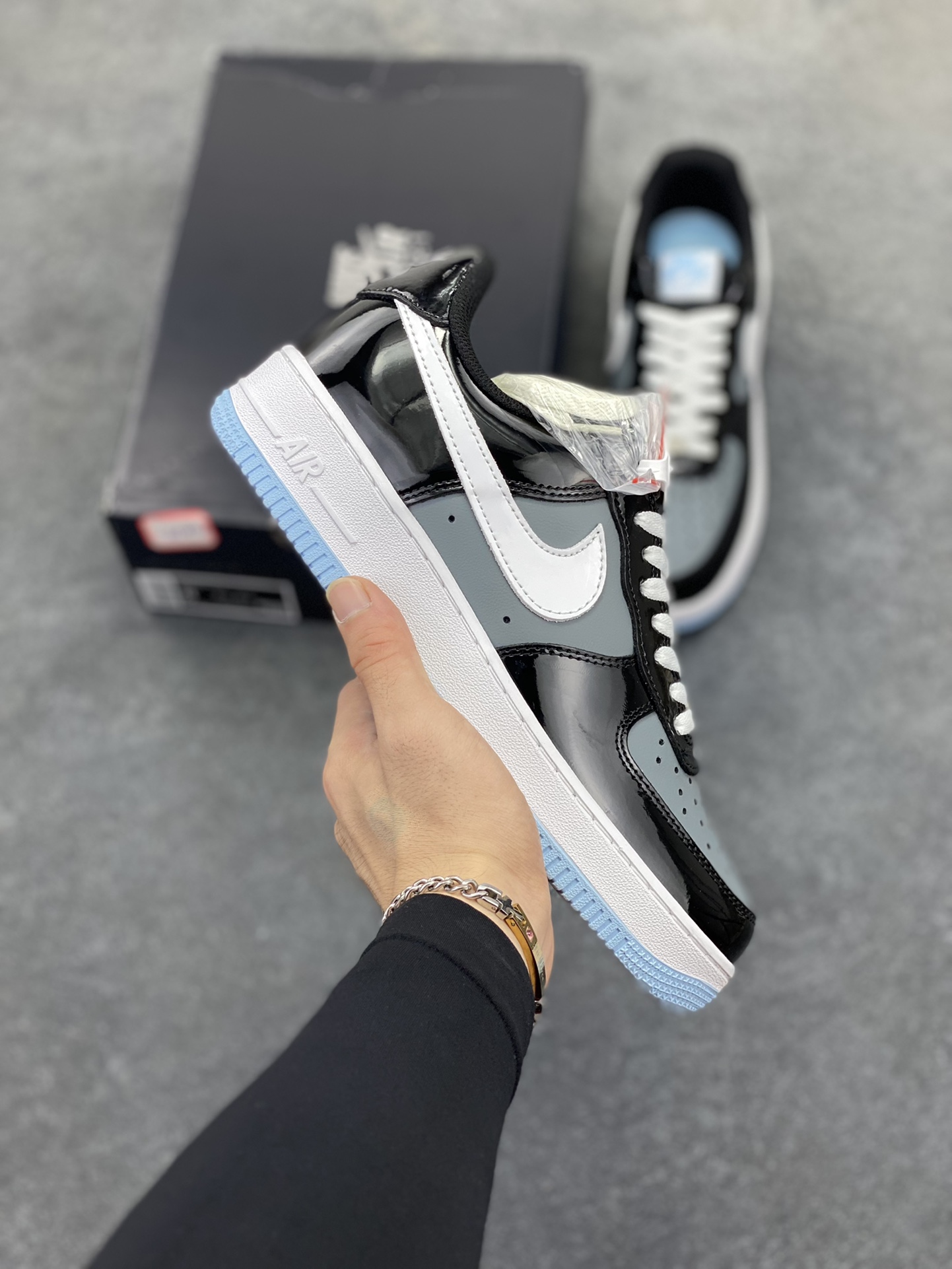 Nike Air Force 1 Low 镜面黑灰白 空军一号低帮运动休闲板鞋 原楦头原纸板 打造纯正空军版型#专注外贸渠道 全掌内置蜂窝气垫 #原盒配件 原厂中底钢印、拉帮完美 货号：IB7676-001 尺码：36 36.5 37.5 38 38.5 39 40 40.5 41 42 42.5 43 44 44.5 45-选品中心