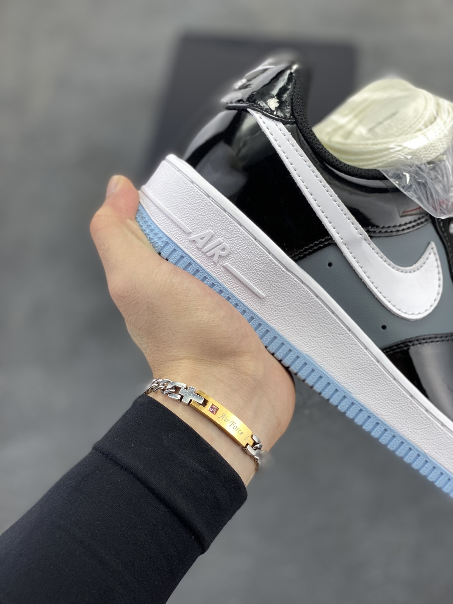 图片[6]-Nike Air Force 1 Low 镜面黑灰白 空军一号低帮运动休闲板鞋 原楦头原纸板 打造纯正空军版型#专注外贸渠道 全掌内置蜂窝气垫 #原盒配件 原厂中底钢印、拉帮完美 货号：IB7676-001 尺码：36 36.5 37.5 38 38.5 39 40 40.5 41 42 42.5 43 44 44.5 45-选品中心