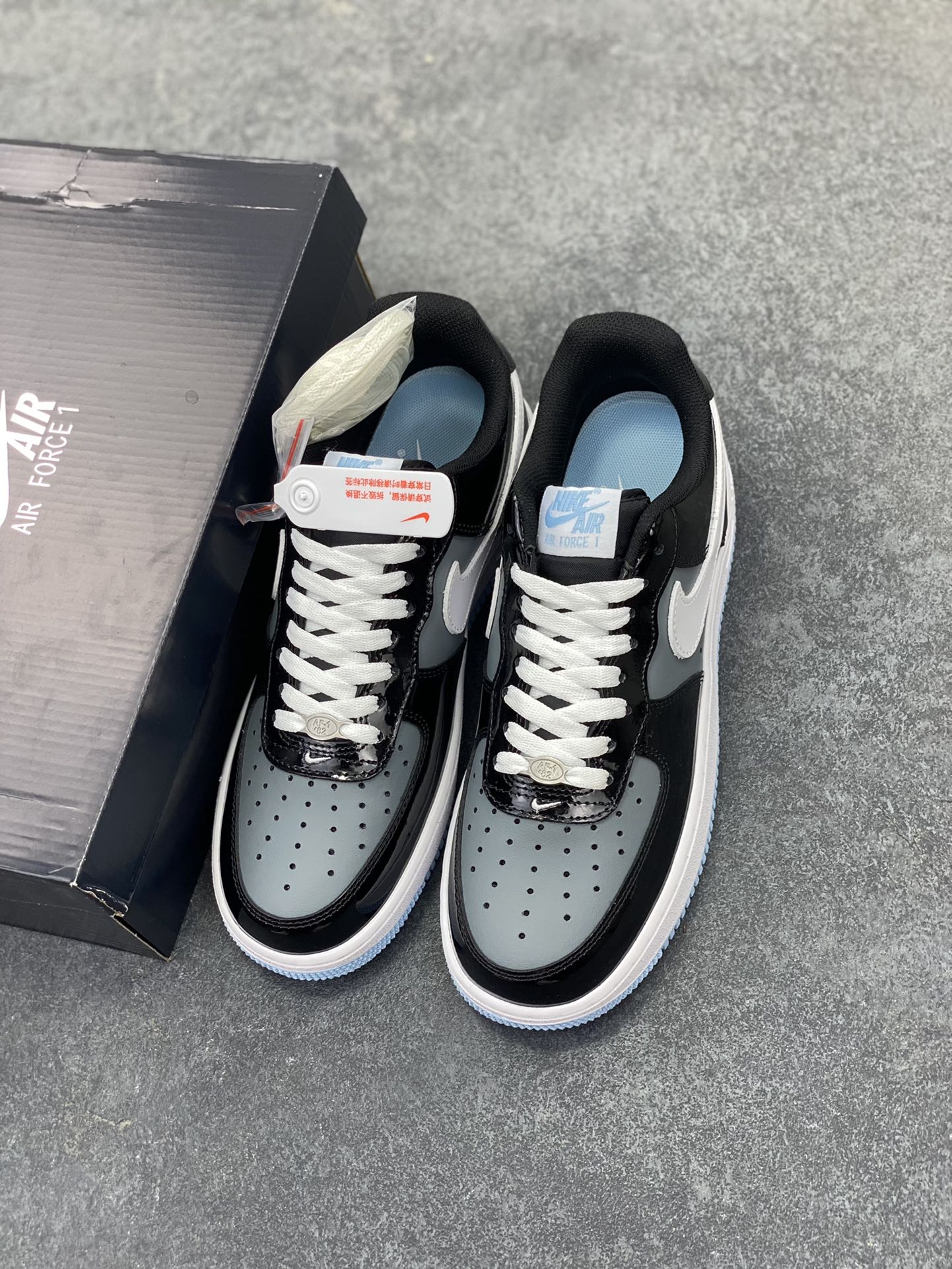 图片[8]-Nike Air Force 1 Low 镜面黑灰白 空军一号低帮运动休闲板鞋 原楦头原纸板 打造纯正空军版型#专注外贸渠道 全掌内置蜂窝气垫 #原盒配件 原厂中底钢印、拉帮完美 货号：IB7676-001 尺码：36 36.5 37.5 38 38.5 39 40 40.5 41 42 42.5 43 44 44.5 45-选品中心