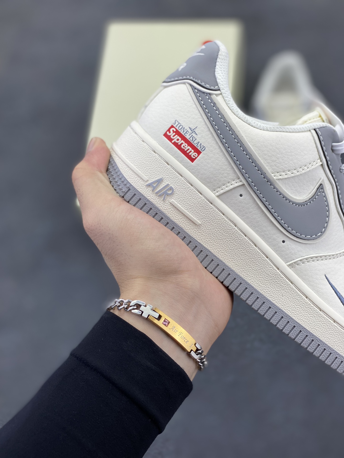 图片[6]-福利特价 NIke Air Force 1 \’07 Low “石头岛Supreme联名——米白星灰”空军一号 低帮 运动鞋 休闲鞋 折边针车 工艺难度大 原楦头原纸板 原装鞋盒 定制五金配件 内置全掌气垫 原厂鞋底 货号：BB1616-303 尺码：36 36.5 37.5 38 38.5 39 40 40.5 41 42 42.5 43 44 44.5 45-选品中心