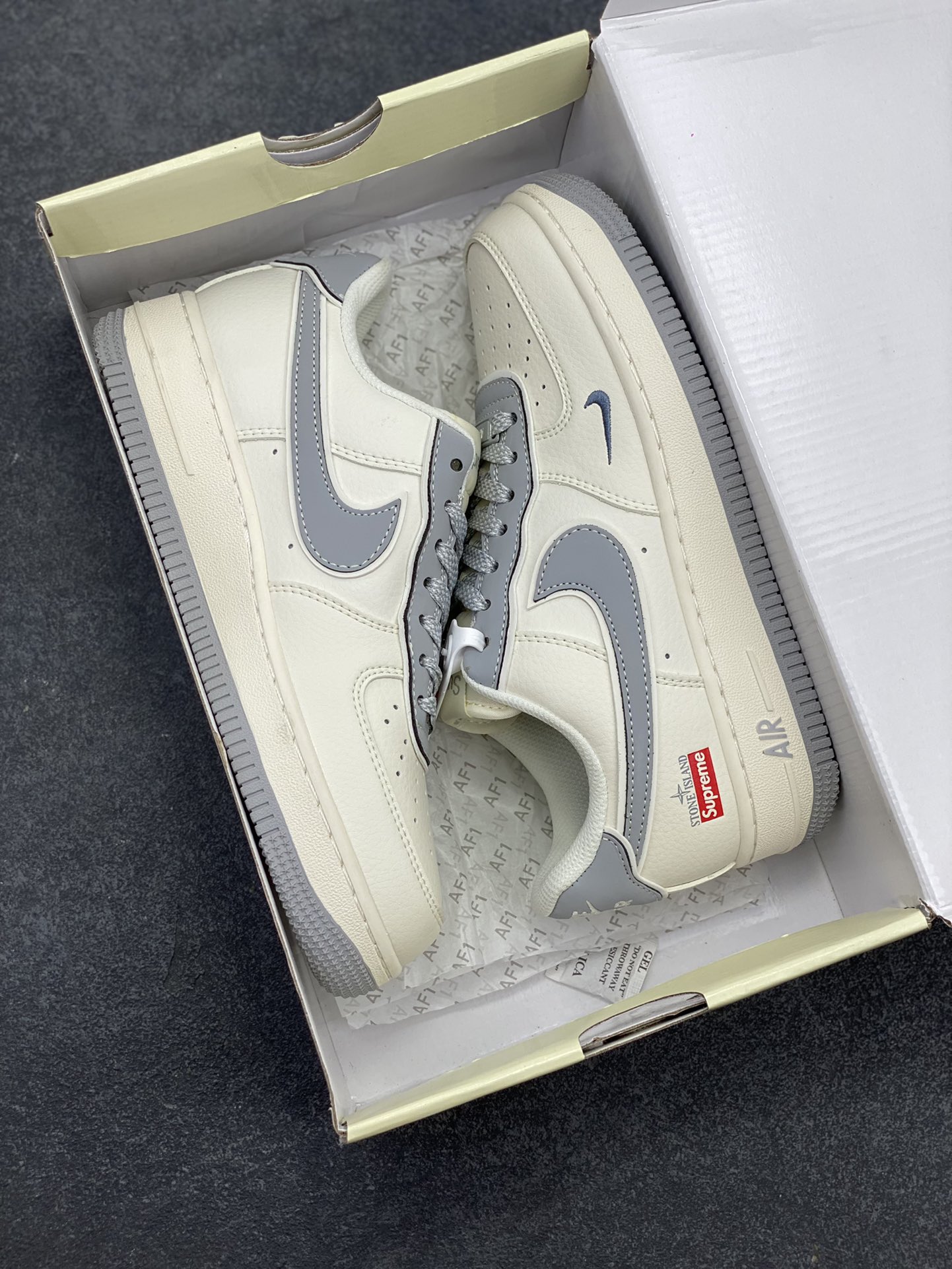 图片[9]-福利特价 NIke Air Force 1 \’07 Low “石头岛Supreme联名——米白星灰”空军一号 低帮 运动鞋 休闲鞋 折边针车 工艺难度大 原楦头原纸板 原装鞋盒 定制五金配件 内置全掌气垫 原厂鞋底 货号：BB1616-303 尺码：36 36.5 37.5 38 38.5 39 40 40.5 41 42 42.5 43 44 44.5 45-选品中心