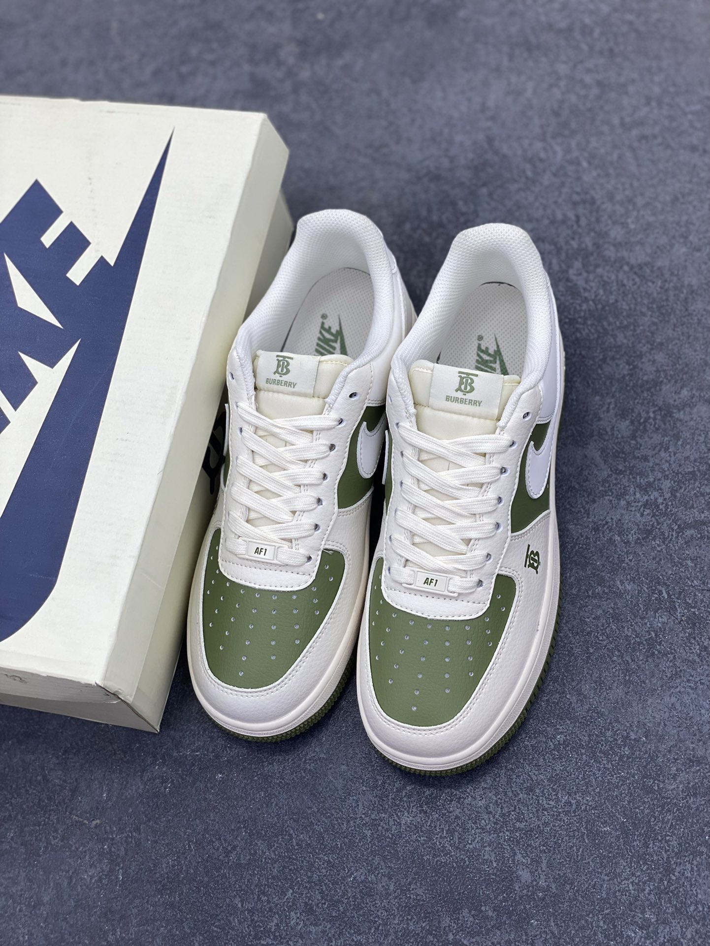 图片[8]-福利特价 NIke Air Force 1 \’07 Low “巴宝莉联名–米白艾青拼接”空军一号 低帮 运动鞋 休闲鞋 折边针车 工艺难度大 原楦头原纸板 原装鞋盒 定制五金配件 内置全掌气垫 原厂鞋底 货号：BB8588-221 尺码：36 36.5 37.5 38 38.5 39 40 40.5 41 42 42.5 43 44 44.5 45-选品中心