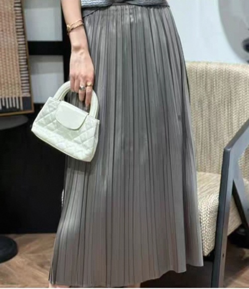 Elegant Flowing Pleated A-Line Midi Skirt - Versatile Style for Any Occasion 1 Elegant Flowing Pleated A-Line Midi Skirt - Versatile Style for Any Occasion