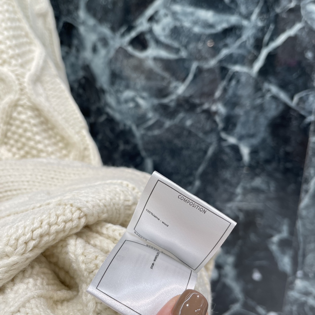 
小香 25早秋新款 针织提花拉链毛衣 滑雪🎿系列 质感舒适柔软 精致撞色提花 肌理纹路呈现 成衣气质高