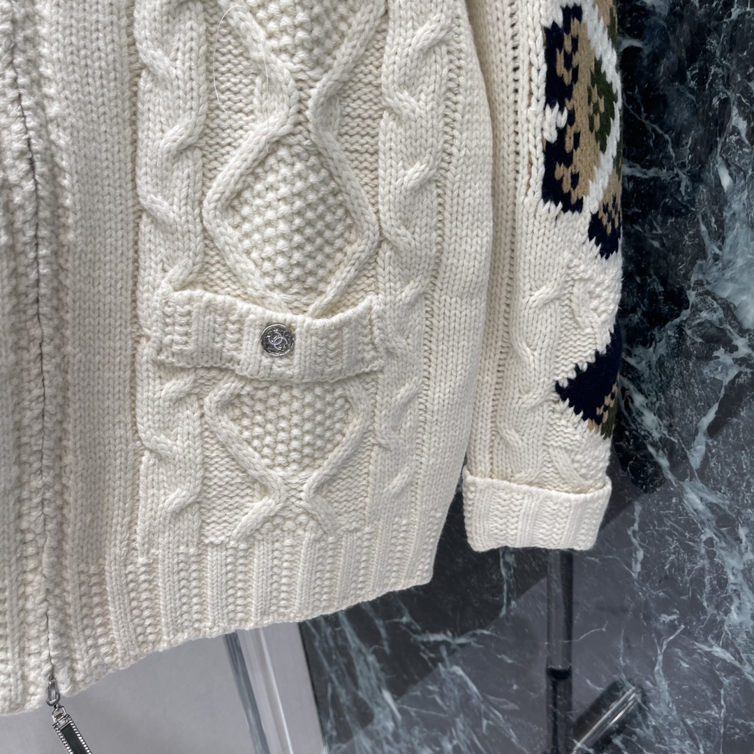 
小香 25早秋新款 针织提花拉链毛衣 滑雪🎿系列 质感舒适柔软 精致撞色提花 肌理纹路呈现 成衣气质高