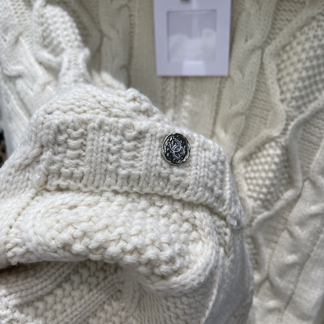 
小香 25早秋新款 针织提花拉链毛衣 滑雪🎿系列 质感舒适柔软 精致撞色提花 肌理纹路呈现 成衣气质高