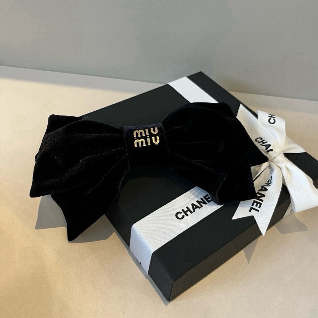 🆕 

miumiu缪缪新款顶夹