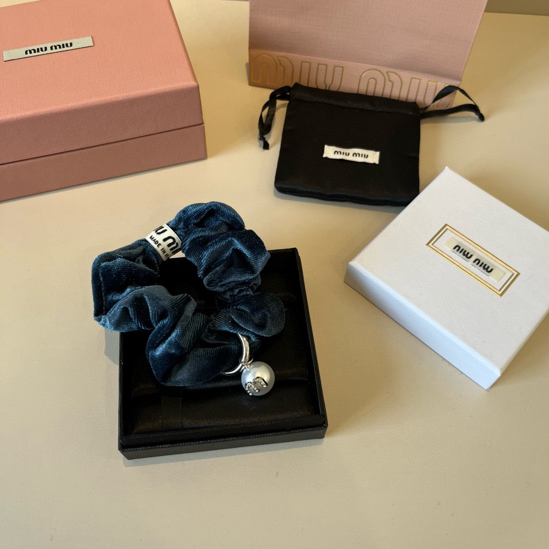 🆕

miumiu缪缪新款发圈