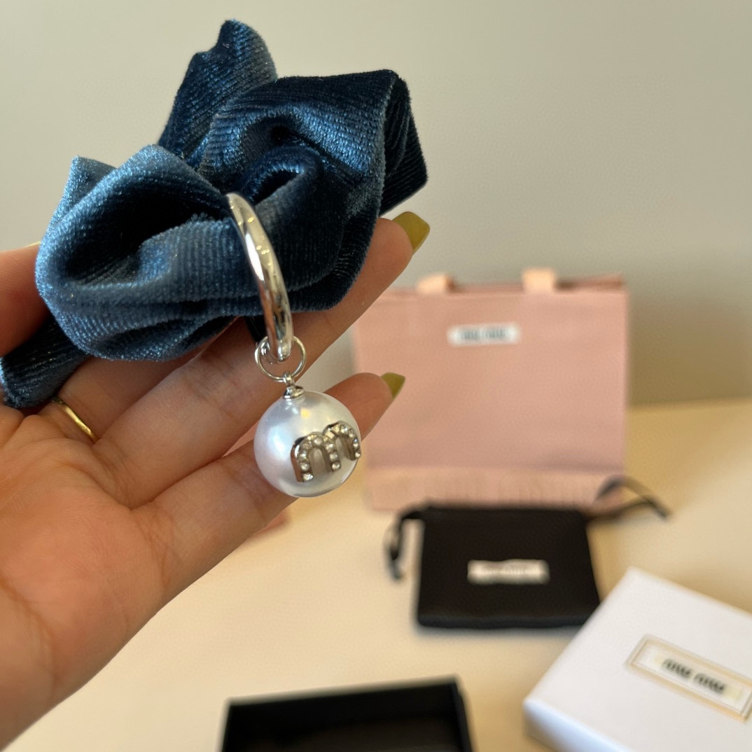 🆕

miumiu缪缪新款发圈