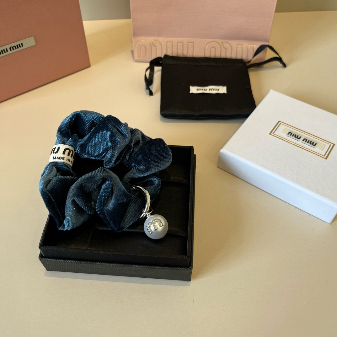🆕

miumiu缪缪新款发圈