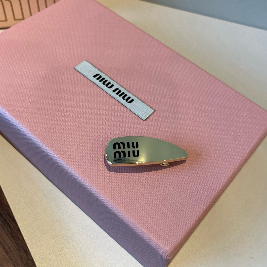 🆕（单个）

miumiu缪缪新款发夹
