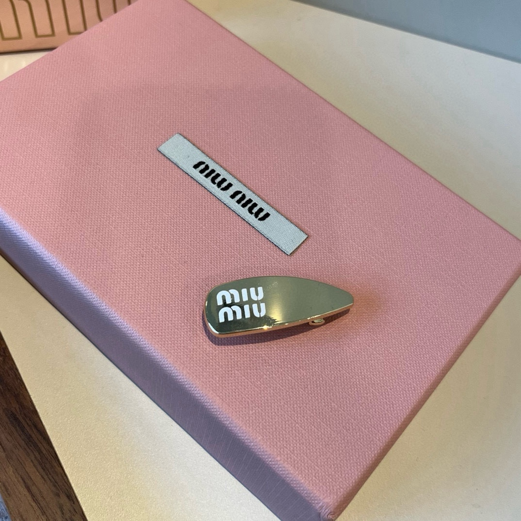 🆕（单个）

miumiu缪缪新款发夹