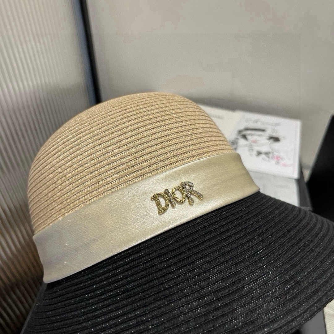 🆕

Dior迪奥新款礼帽，高级PP草，拼色盆帽，名媛风，头围57cm