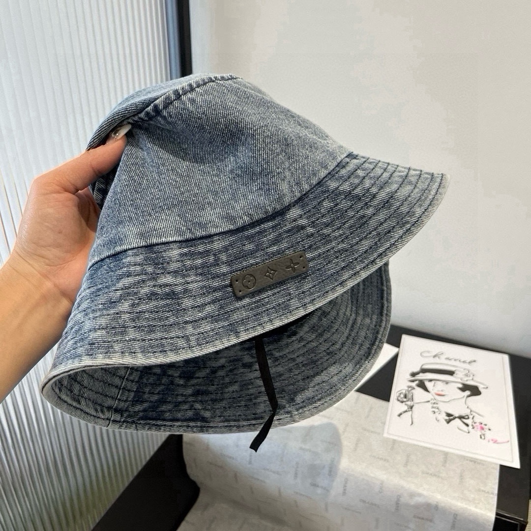🆕

Lv牛仔渔夫帽、男女通用头围57cm