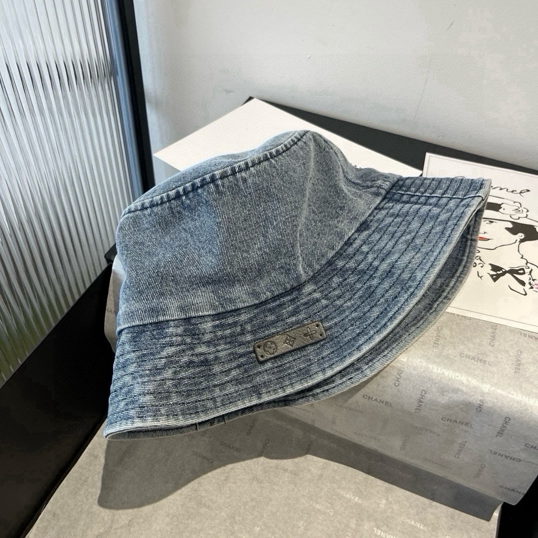 🆕

Lv牛仔渔夫帽、男女通用头围57cm